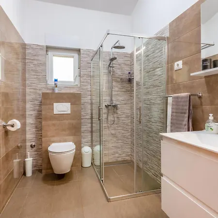 Delore, A Romantic With Pool, Close To The Sea *
