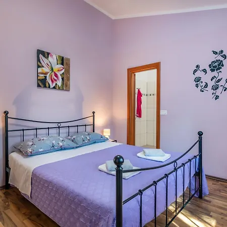 Дом отдыха Delore, A Romantic With Pool, Close To The Sea