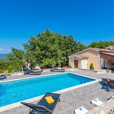 Дом отдыха Delore, A Romantic With Pool, Close To The Sea *