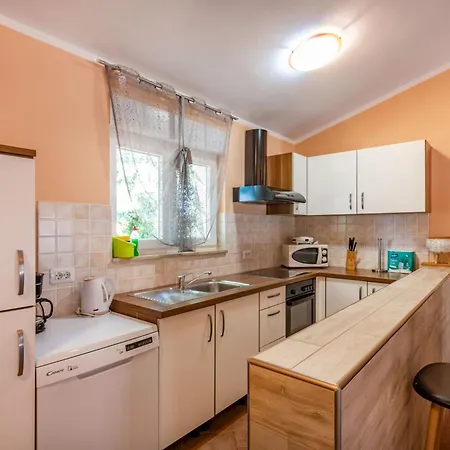 Delore, A Romantic With Pool, Close To The Sea *