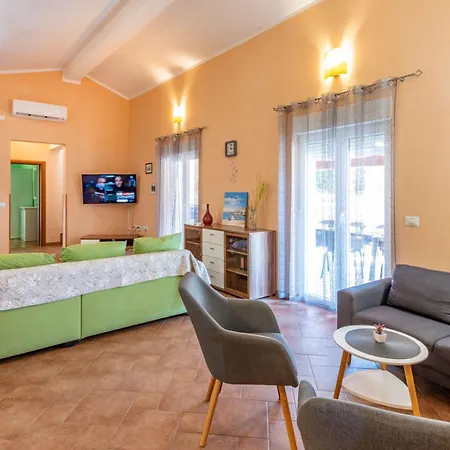 Delore, A Romantic With Pool, Close To The Sea Дом отдыха *