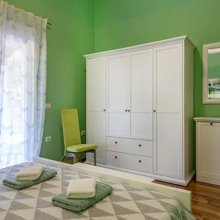 Delore, A Romantic With Pool, Close To The Sea Дом отдыха Rakalj