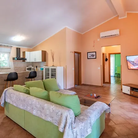 Delore, A Romantic With Pool, Close To The Sea * Rakalj