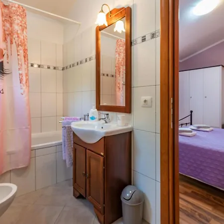 Delore, A Romantic With Pool, Close To The Sea *