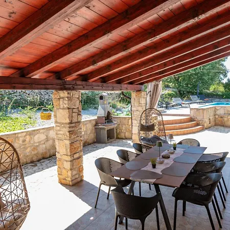 Delore, A Romantic With Pool, Close To The Sea