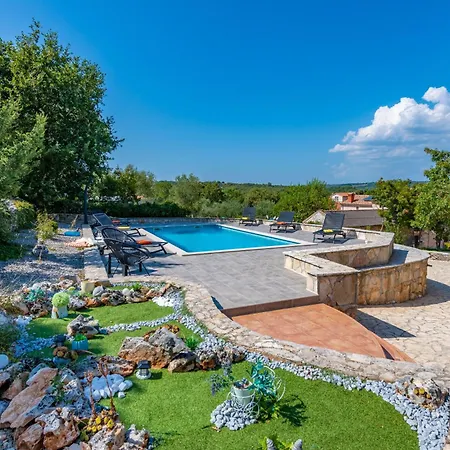 Delore, A Romantic With Pool, Close To The Sea Rakalj